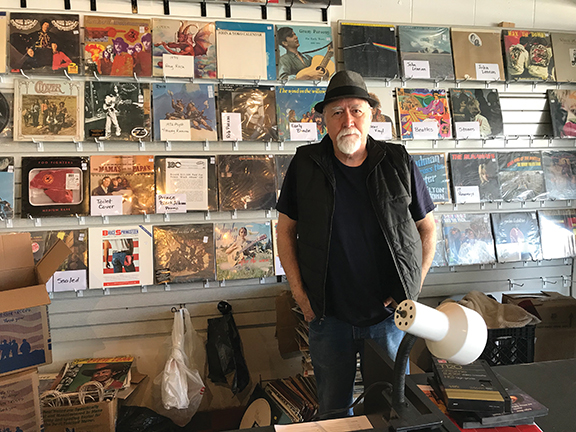 Vinyl rules at Hungry Heart in Hemetng - Cover Image